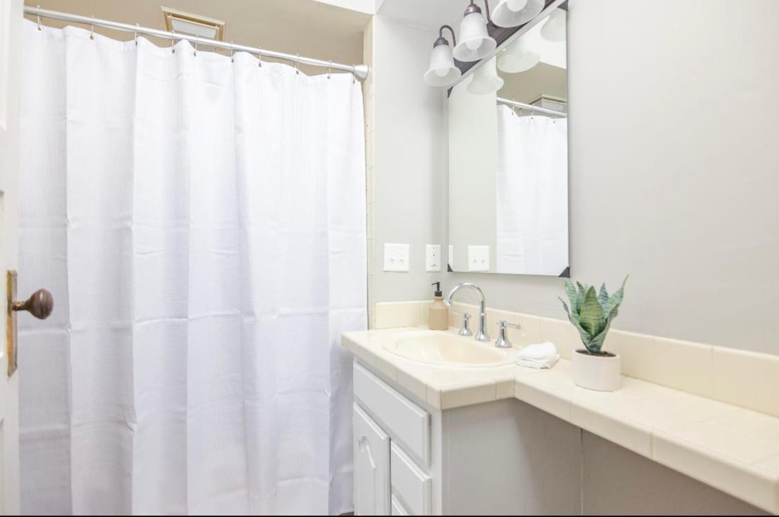 Spacious 2 Bedroom Home Near Ingersoll & Downtownデモイン エクステリア 写真